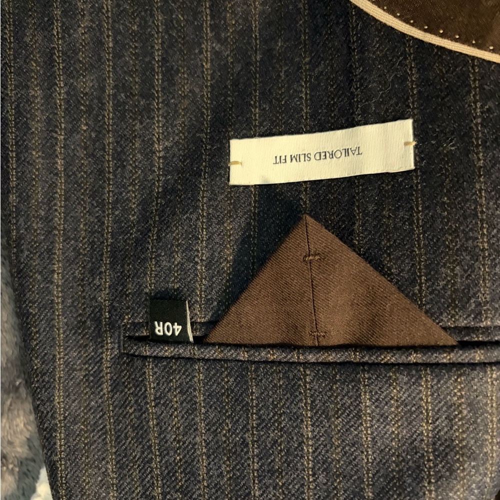 Elegant Charcoal Grey Banana Republic Luxury Suit 100% Wool - Picture 6 of 9